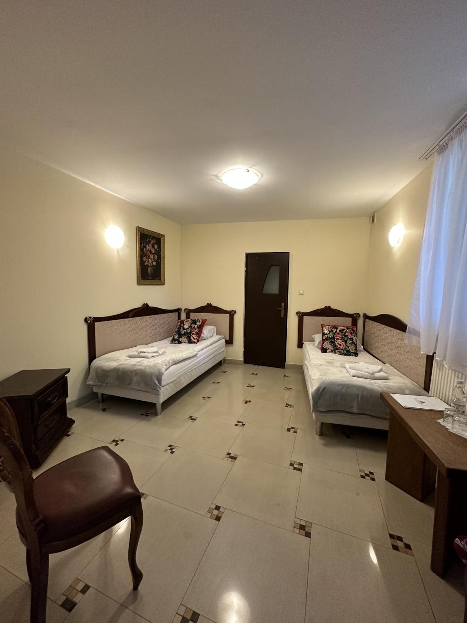 Palac Tarnowskich Hotel & Restauracja & Spa Ostrowiec Świętokrzyski エクステリア 写真