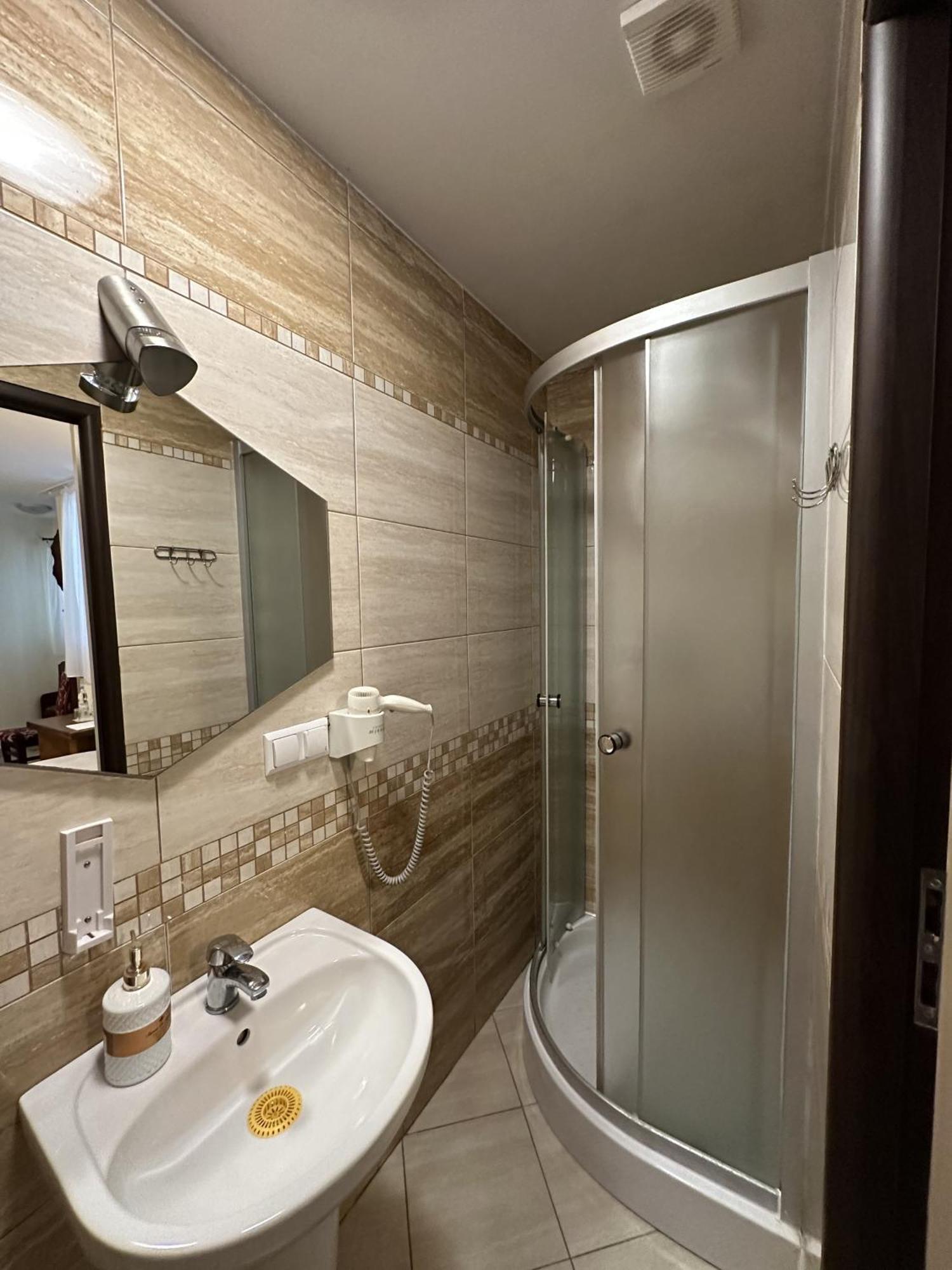 Palac Tarnowskich Hotel & Restauracja & Spa Ostrowiec Świętokrzyski エクステリア 写真