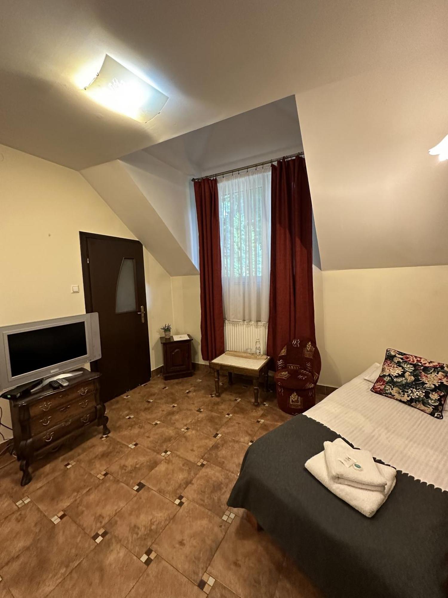 Palac Tarnowskich Hotel & Restauracja & Spa Ostrowiec Świętokrzyski エクステリア 写真