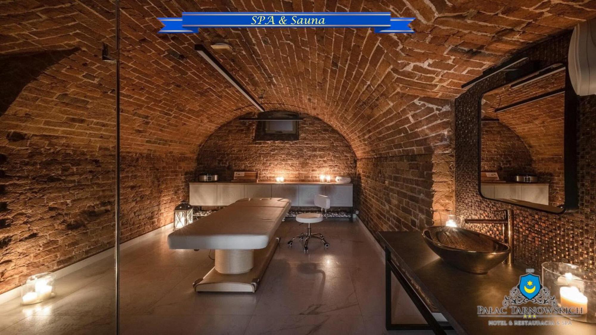 Palac Tarnowskich Hotel & Restauracja & Spa Ostrowiec Świętokrzyski エクステリア 写真
